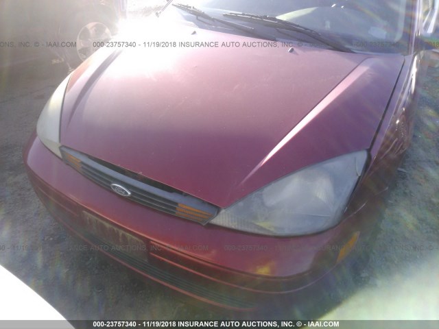 3FAFP313X4R100893 - 2004 FORD FOCUS ZX3 RED photo 6