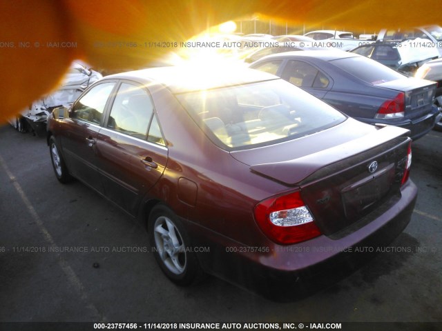 4T1BE32K63U170818 - 2003 TOYOTA CAMRY LE/XLE/SE RED photo 3