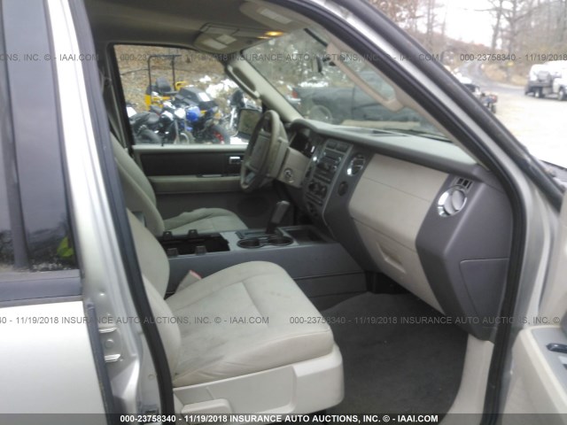 1FMFK16567LA34459 - 2007 FORD EXPEDITION EL XLT SILVER photo 5