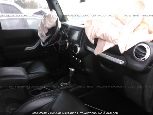 1C4HJWEG0EL132576 - 2014 JEEP WRANGLER UNLIMITE SAHARA BLACK photo 5