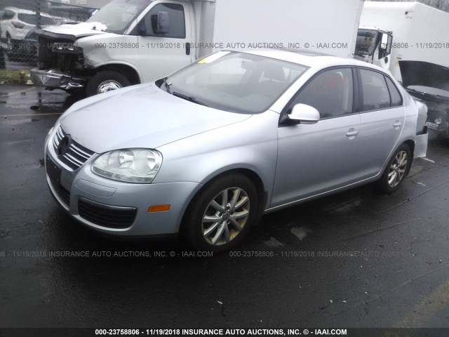 3VWRZ7AJ4AM137581 - 2010 VOLKSWAGEN JETTA SE/SEL SILVER photo 2