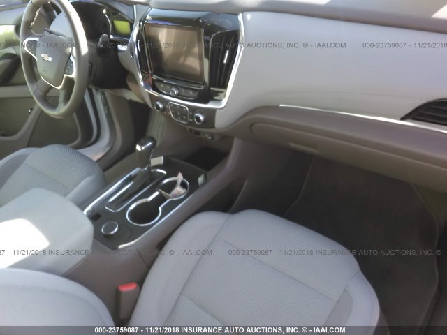 1GNEVGKW6JJ263288 - 2018 CHEVROLET TRAVERSE LT SILVER photo 5