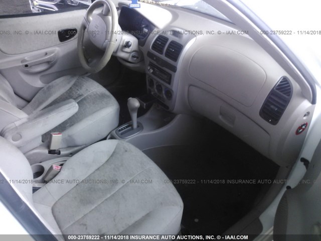 KMHCG45C35U661780 - 2005 HYUNDAI ACCENT GL WHITE photo 5