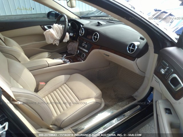 WDDJK6FA3GF041379 - 2016 MERCEDES-BENZ SL 400 Dark Blue photo 5