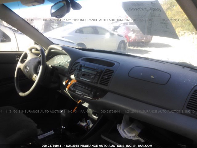 4T1BE32KX3U177125 - 2003 TOYOTA CAMRY LE/XLE/SE WHITE photo 5