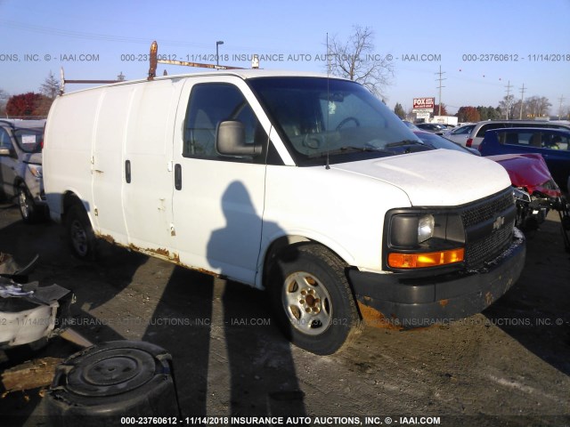 1GCFG15X841120579 - 2004 CHEVROLET EXPRESS G1500  WHITE photo 1