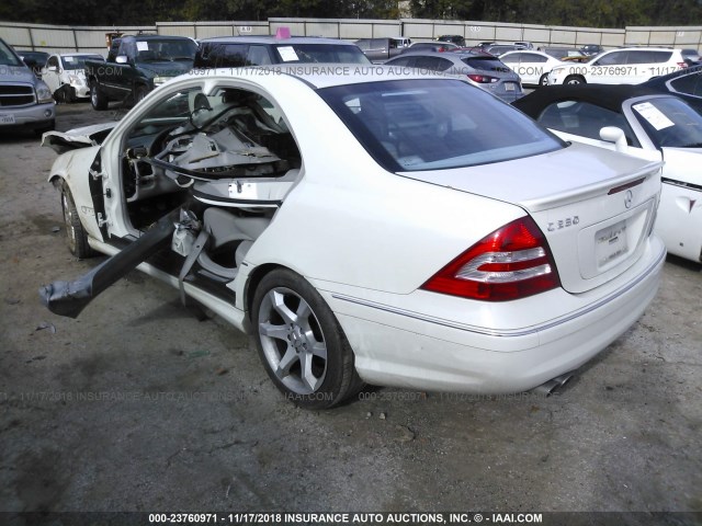 WDBRF52HX7F926465 - 2007 MERCEDES-BENZ C 230 WHITE photo 3