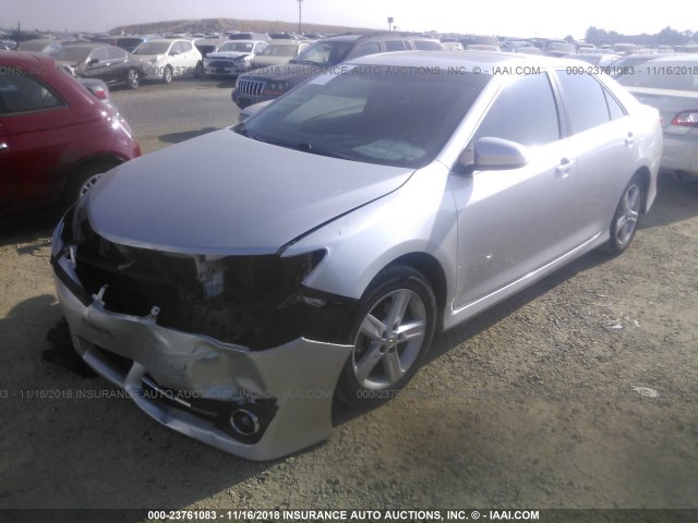 4T1BF1FK4CU052410 - 2012 TOYOTA CAMRY SE/LE/XLE SILVER photo 2