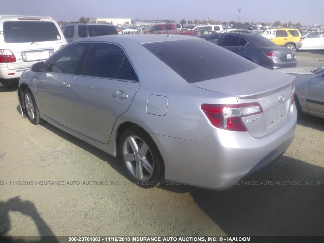 4T1BF1FK4CU052410 - 2012 TOYOTA CAMRY SE/LE/XLE SILVER photo 3