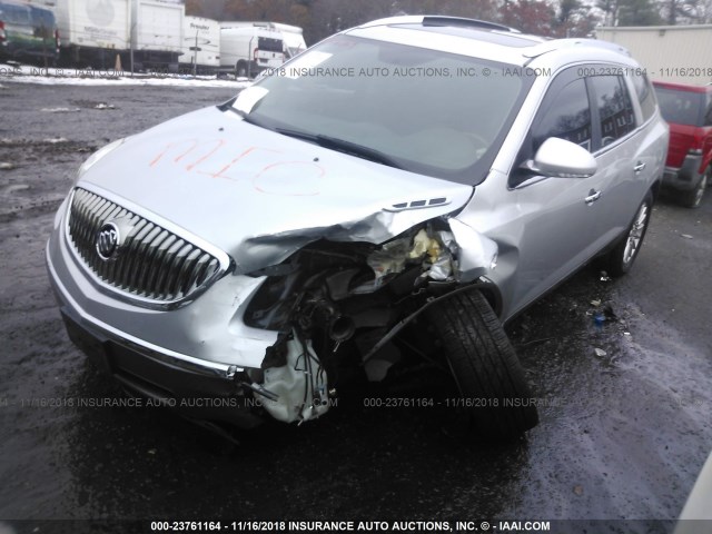 5GAKVBED2BJ412257 - 2011 BUICK ENCLAVE CXL SILVER photo 2