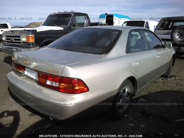 JT8BF28G6W0096504 - 1998 LEXUS ES 300 GRAY photo 4