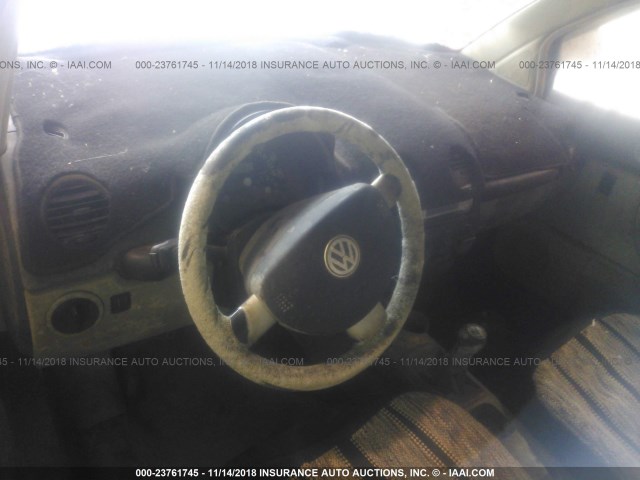 3VWBB61CXWM042922 - 1998 VOLKSWAGEN NEW BEETLE 黑色 照片 5