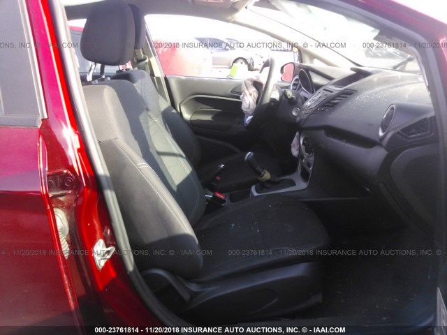 3FADP4BE2HM150798 - 2017 FORD FIESTA SE RED photo 5