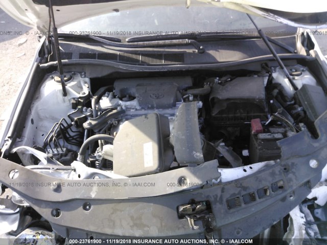 4T1BF1FK1HU303097 - 2017 TOYOTA CAMRY LE/XLE/SE/XSE WHITE photo 10