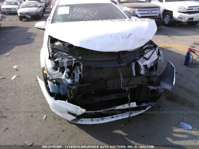 4T1BF1FK1HU303097 - 2017 TOYOTA CAMRY LE/XLE/SE/XSE WHITE photo 6