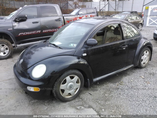 3VWDD21C5YM454647 - 2000 VOLKSWAGEN NEW BEETLE GLX BLACK photo 2