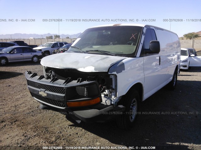 1GCGG25V271113530 - 2007 CHEVROLET EXPRESS G2500  WHITE photo 2