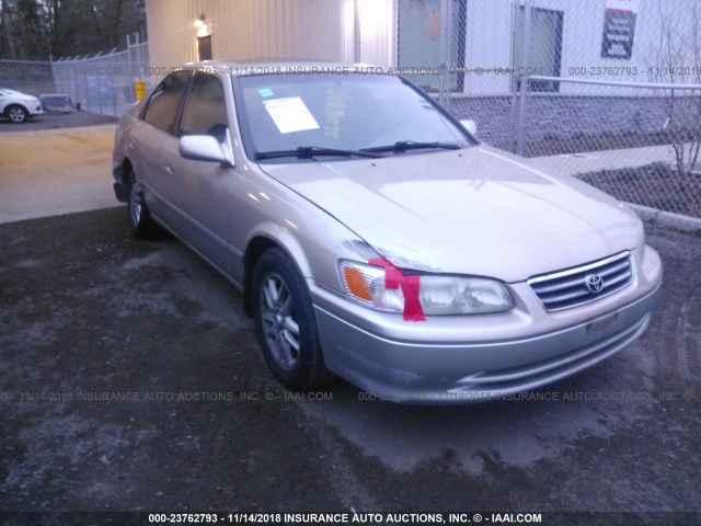 JT2BF28K610318854 - 2001 TOYOTA CAMRY LE/XLE 金色 照片 1