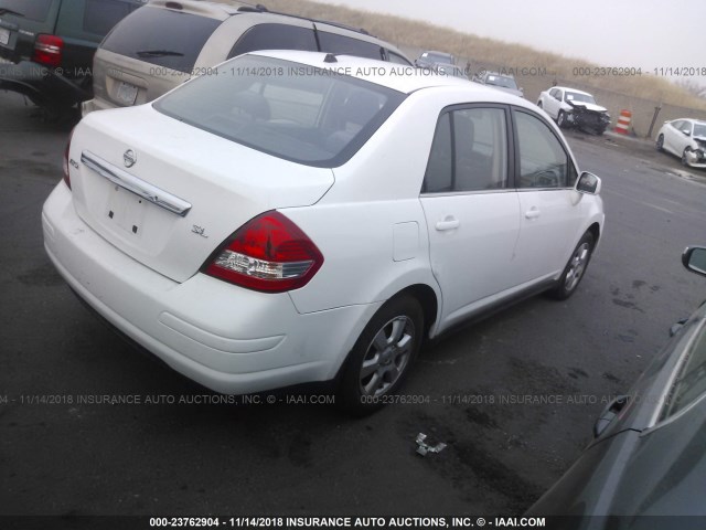 3N1BC11E87L402672 - 2007 NISSAN VERSA S/SL WHITE photo 4