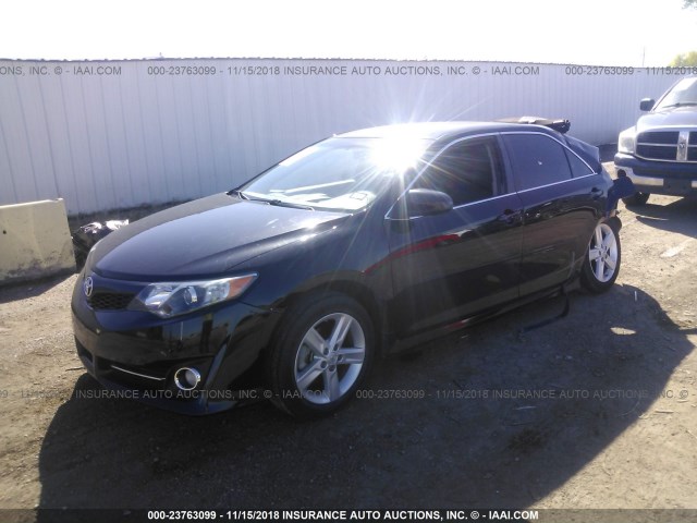 4T1BF1FK4DU215512 - 2013 TOYOTA CAMRY L/SE/LE/XLE Qara foto 2