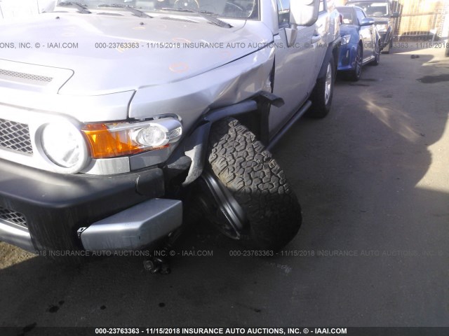 JTEBU11F28K013303 - 2008 TOYOTA FJ CRUISER SILVER photo 6