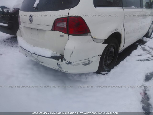 2V8HW34179R599685 - 2009 VOLKSWAGEN ROUTAN SE WHITE photo 6