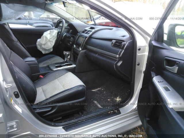 4T1BF1FK3CU166768 - 2012 TOYOTA CAMRY SE/LE/XLE 银色 照片 5