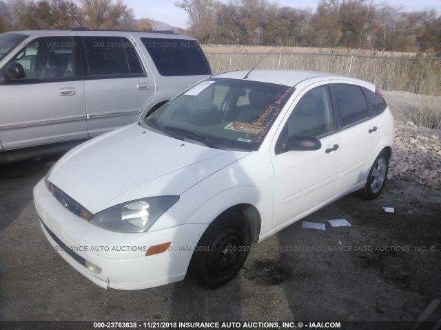 3FAFP37323R121632 - 2003 FORD FOCUS ZX5 WHITE photo 2