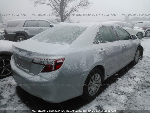 4T1BF1FK3DU265558 - 2013 TOYOTA CAMRY L/SE/LE/XLE ვერცხლისფერი ფოტო 4