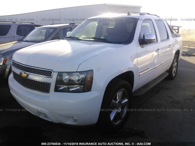 3GNMCGE08BG386991 - 2011 CHEVROLET AVALANCHE LTZ WHITE photo 2