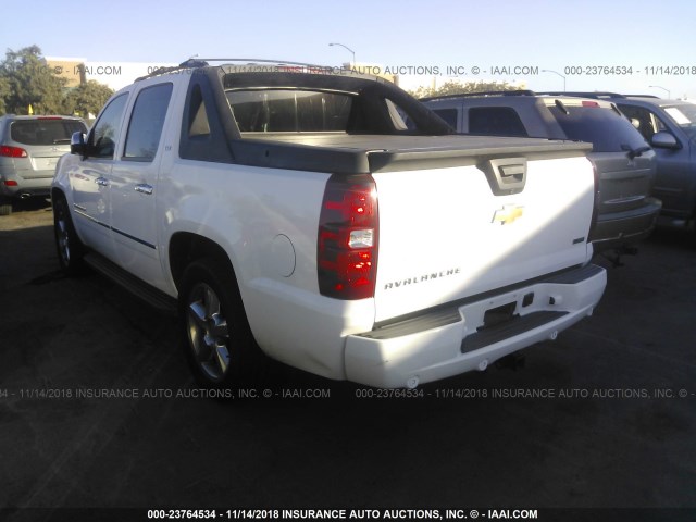 3GNMCGE08BG386991 - 2011 CHEVROLET AVALANCHE LTZ WHITE photo 3