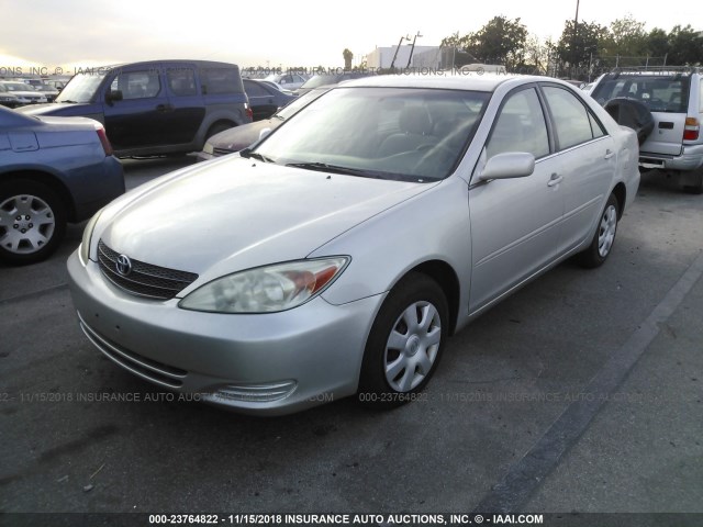 4T1BE32K23U718345 - 2003 TOYOTA CAMRY LE/XLE/SE SILVER photo 2