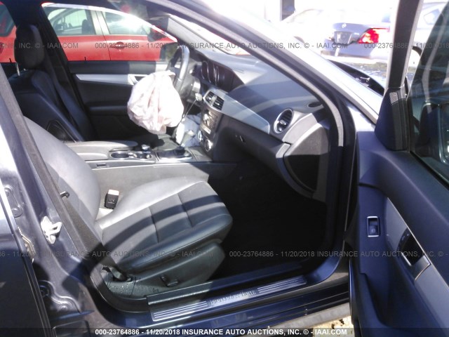 WDDGF4HB3DA808634 - 2013 MERCEDES-BENZ C 250 GRAY photo 5