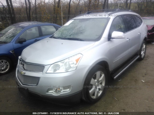 1GNKRLED6BJ405912 - 2011 CHEVROLET TRAVERSE LTZ SILVER photo 2