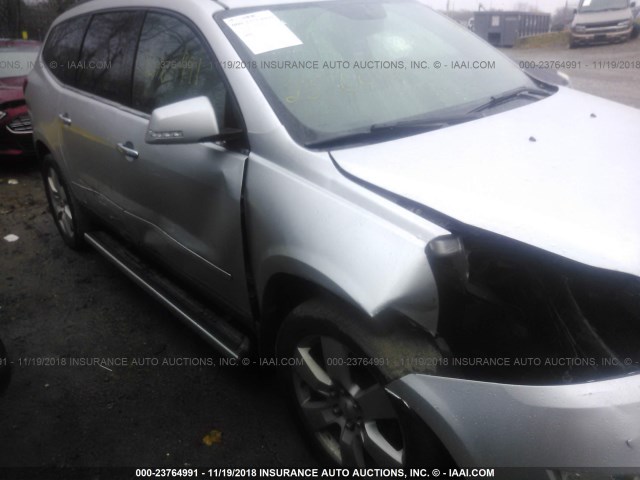 1GNKRLED6BJ405912 - 2011 CHEVROLET TRAVERSE LTZ SILVER photo 6