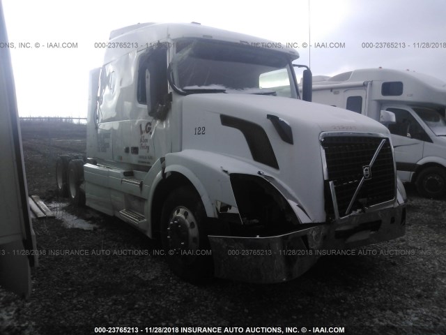 4V4NC9THXAN286533 - 2010 VOLVO VNL L WHITE photo 1