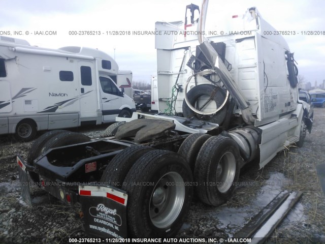 4V4NC9THXAN286533 - 2010 VOLVO VNL L WHITE photo 4