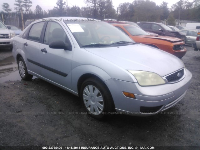 1FAFP34NX5W111596 - 2005 FORD FOCUS ZX4 SILVER photo 1