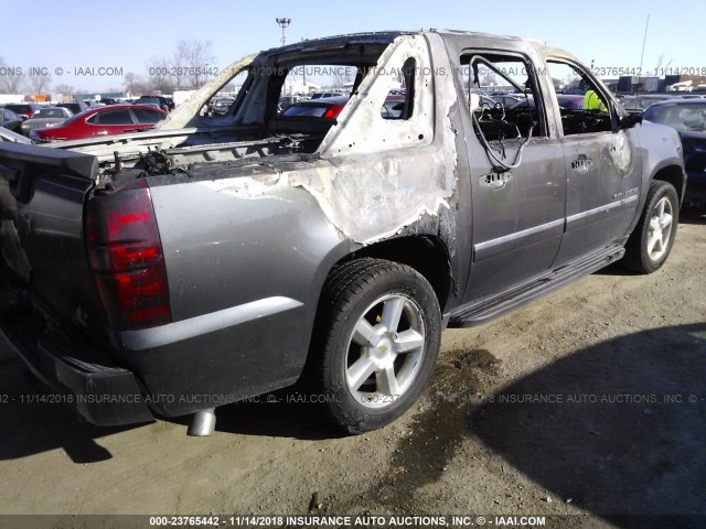 3GNTKGE35BG120255 - 2011 CHEVROLET AVALANCHE LTZ GRAY photo 4