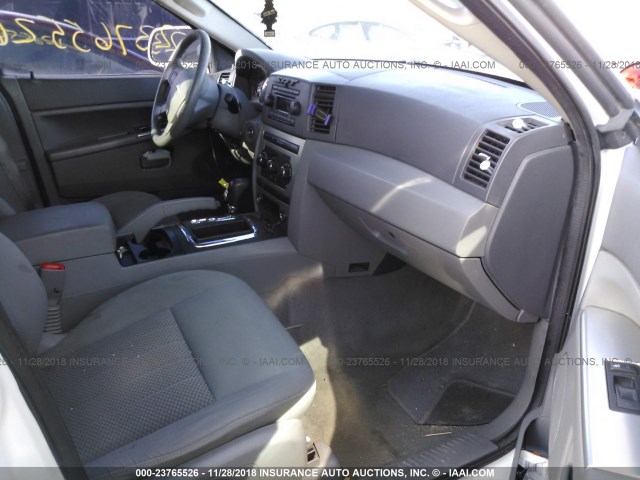 1J4GR48K45C597185 - 2005 JEEP GRAND CHEROKEE LAREDO/COLUMBIA/FREEDOM 白色 照片 5