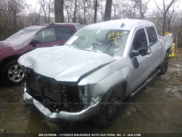 3GCUKREC8HG216589 - 2017 CHEVROLET SILVERADO K1500 LT SILVER photo 2