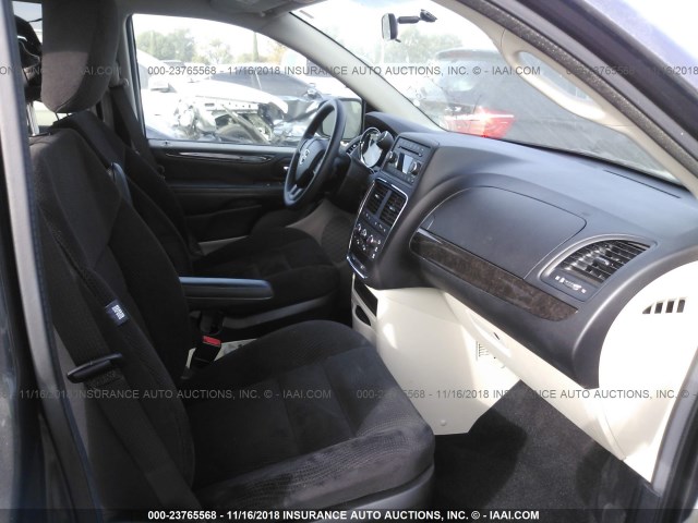 2C4RDGBG0GR125434 - 2016 DODGE GRAND CARAVAN SE GRAY photo 5