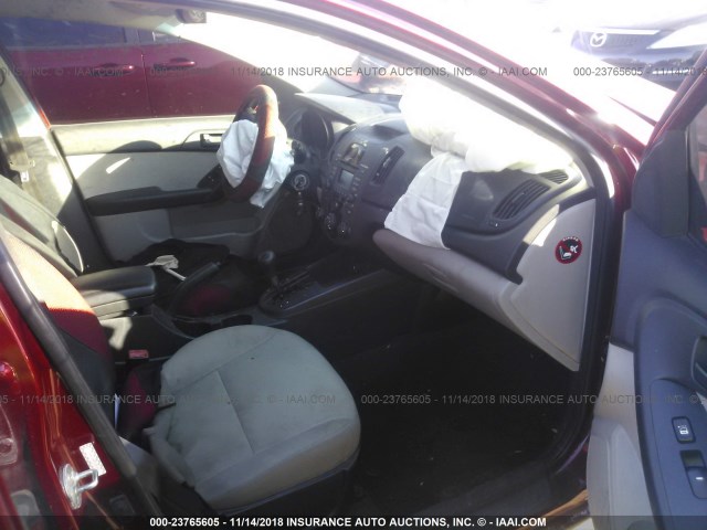 KNAFU4A21A5066421 - 2010 KIA FORTE EX RED photo 5