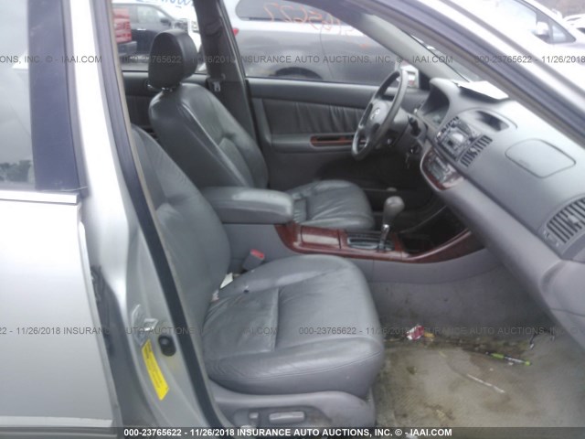 4T1BF30K13U562427 - 2003 TOYOTA CAMRY LE/XLE/SE Champagne photo 5