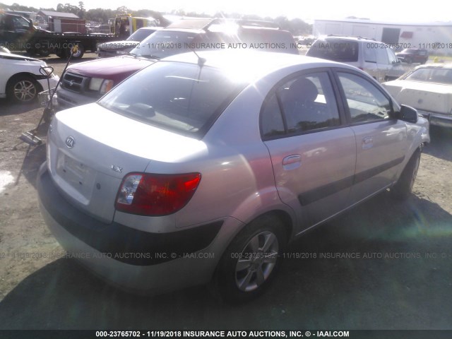 KNADE123976240202 - 2007 KIA RIO LX/SX SILVER photo 4