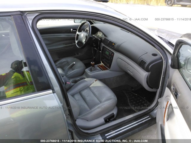 WVWRH63B43P267623 - 2003 VOLKSWAGEN PASSAT GLX 银色 照片 5