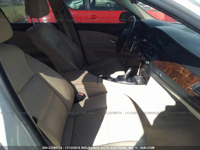 WBANU53508C110259 - 2008 BMW 528 I WHITE photo 5