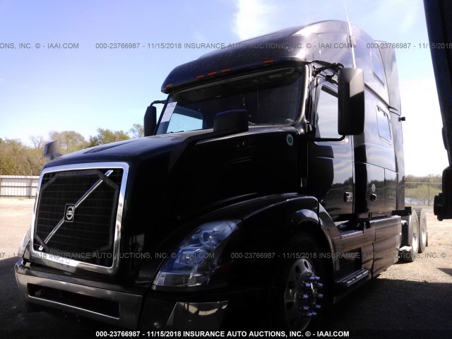 4V4NC9EH3DN138807 - 2013 VOLVO VNL L BLACK photo 2