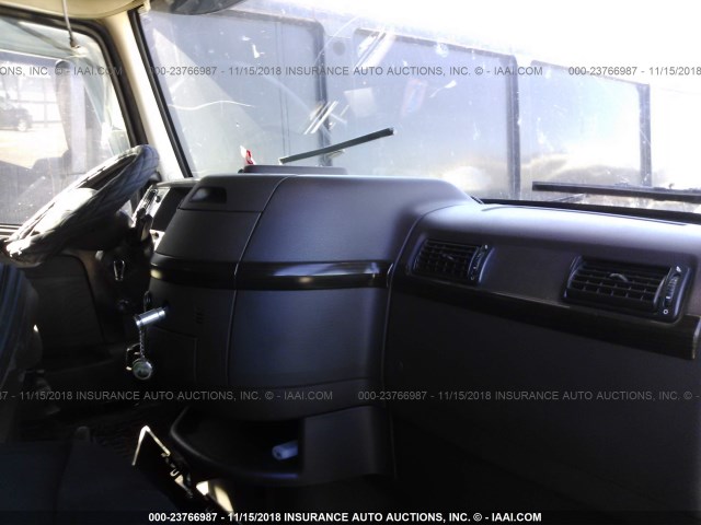 4V4NC9EH3DN138807 - 2013 VOLVO VNL L BLACK photo 5