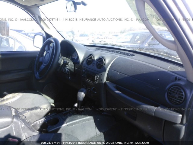 1J4GL38K24W136401 - 2004 JEEP LIBERTY RENEGADE SILVER photo 5